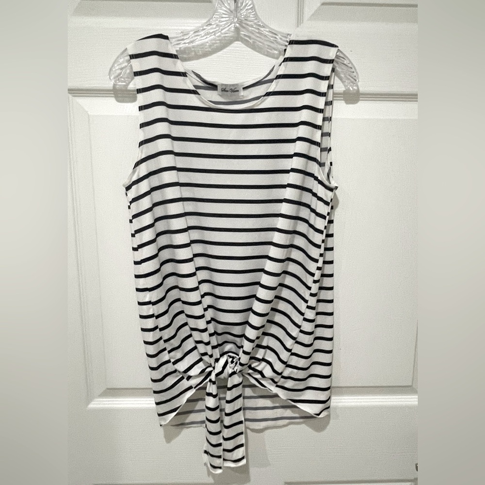 Star Vixen White & Black Striped Tie-Front Sleeveless Top